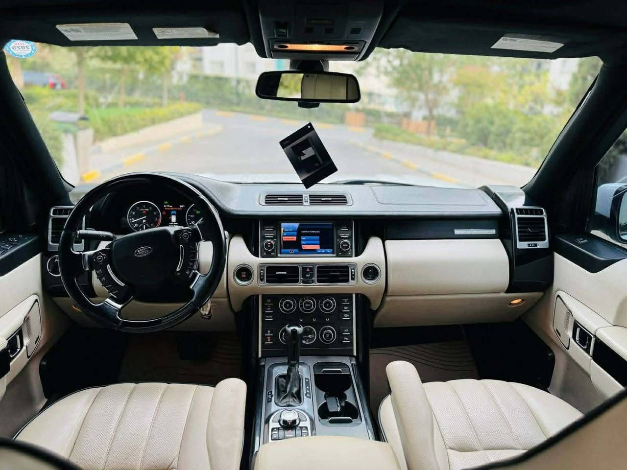 🇬🇧 Range Rover Vogue 2011 – Full Option – Agency

✔️ محرك عادي (مو سوبر جارج)
✔️ فول مواصفات – وكالة
✔️ صبغ دعاميات فقط
✔️ شرط فحص ومن كلشي
✔️ السيارة نظيفة ومرتبة

💰 السعر: 155
🔄 بيع أو مراوس


**إذا كنت صاحب هذا الإعلان وتريد حذفه لأي سبب، رجاءا أرسل رسالة إلى الدعم الفني**