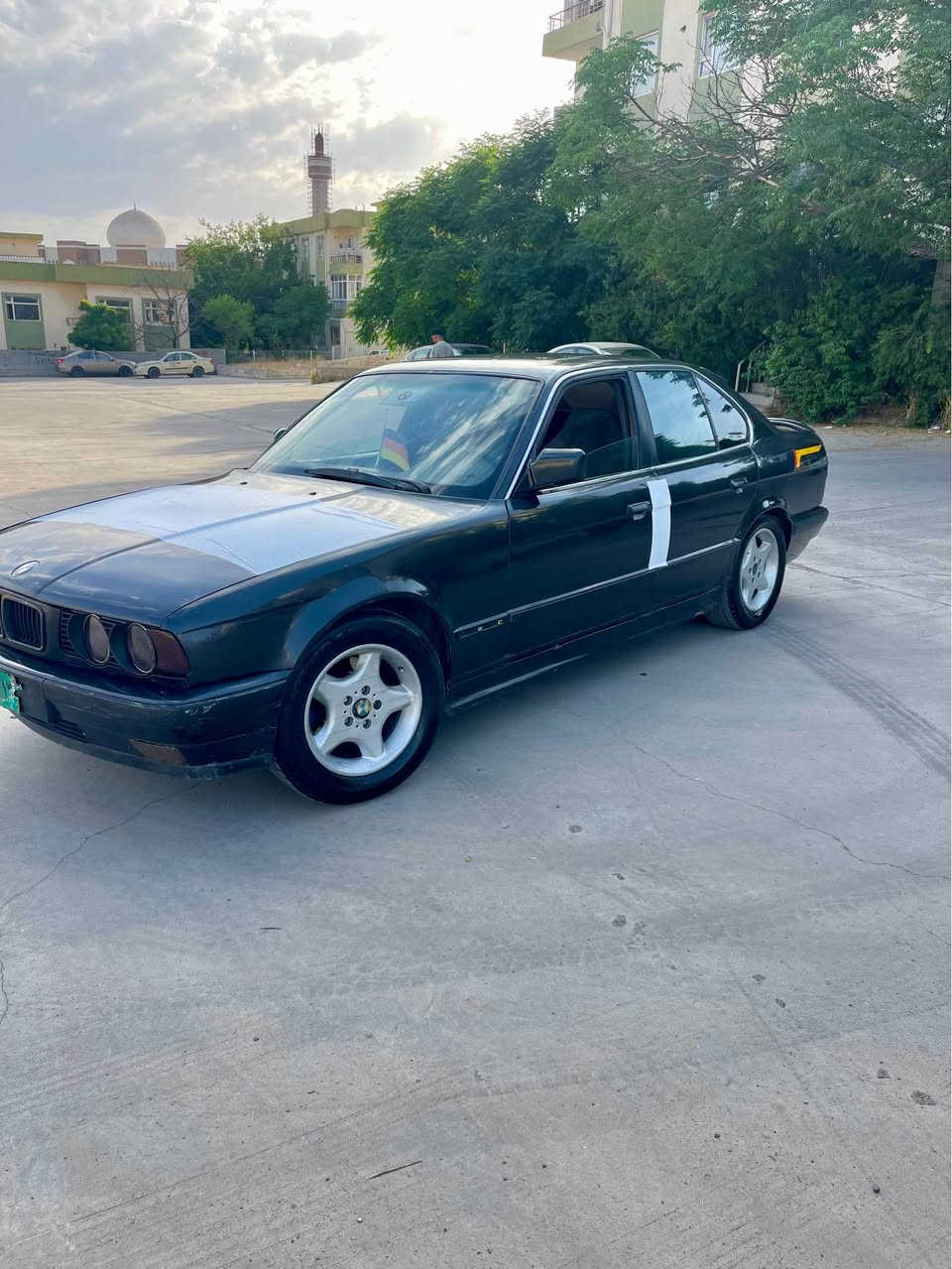سەرەتا بەناوی خودا❤️❤️
BMW    مۆدێل:1991
مەكینە(525)كەپس گێڕ عادی
سعری (25)گەڵا 
ئاڕم پلاستیك هەولێر بەشەرتی ئەوەلیاتت موسو بڕاوە بەشەرت 
مەكینەو گێڕو ئەكسلی بەشەرت 
دوكەڵو بوخاری نیە كارەبای گشتگیانی بەشەرتت 
ئێنفلۆی بەشەرت
گەرمی بەشەرت 
تەبریدی نەقسی هەیە 
دەعمو لێدراوی قورسی نیە 
داشبوڵو بەرەدەرگای زۆر جوانو پاك ماوەتەوە . چوارجام كارەبا
سڵایتە مەزبوت ئیشەكاتت 
چوارتایەی لۆكی لەژێرە سپێری 
لۆكی لەگەڵە 
لێچونی گێڕو مەكینەو ئەكسلیشی بەشەرت قەترە لێچونی نیە 
ساڵانسای سپۆرتی لەسەرە سەیارەكە مەشەڵای لێبێت زۆر جایزە بۆ قوەتیش بەس ماشەلای دەوێتت 
قیستو قەرزو ئاڵو گۆڕم نیە 
سەیارەكە لەسلێمانیە 
ژم;***********فایبەری لەسەرە .  
ئەدمینی❤️❤️ السليمانية, العراق
