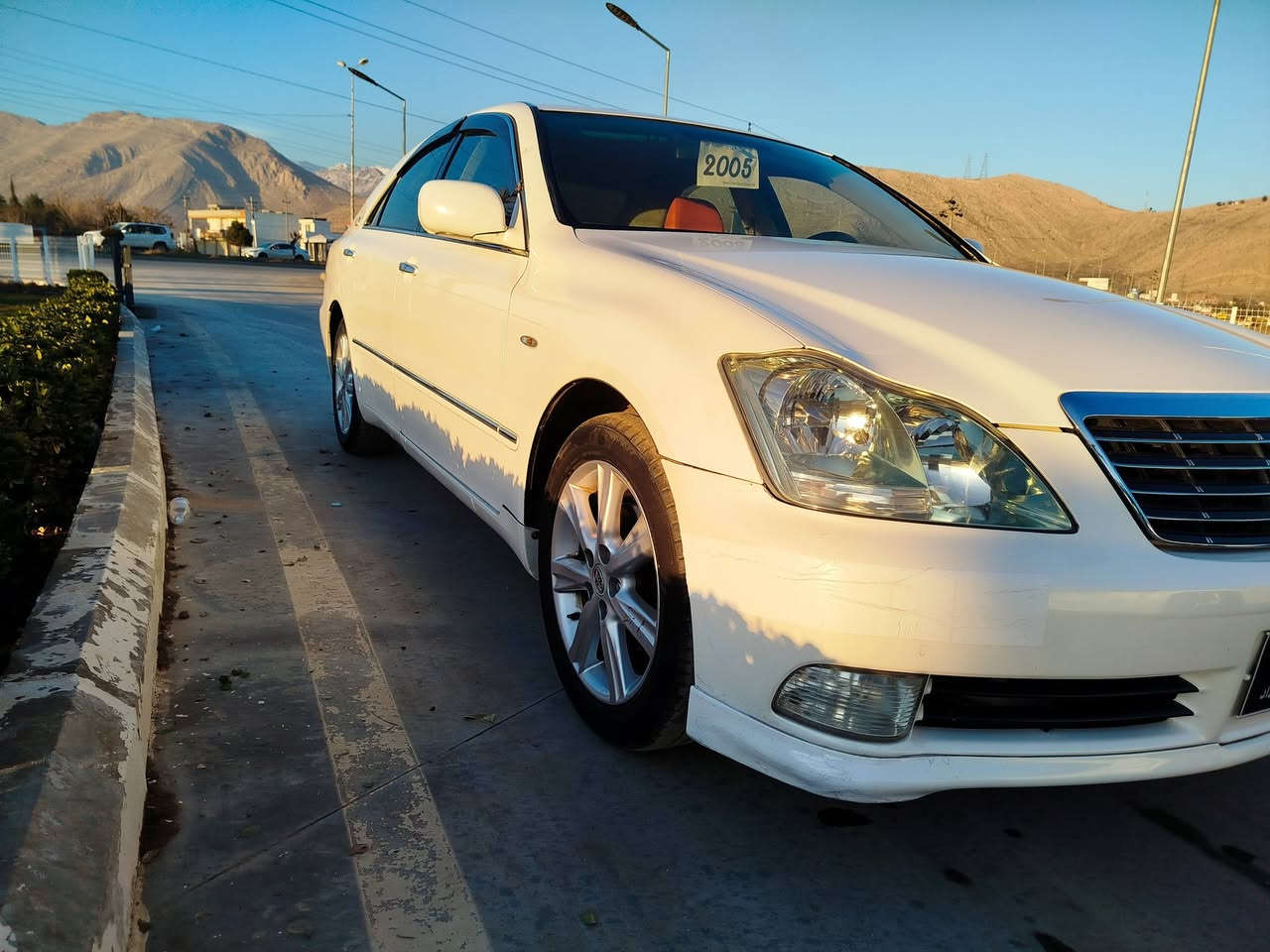 به ناوی خوای گه و ره
شاهینه ٢٠٠٥
بڕاوه
182
ڕۆیاڵ
ناو پرته قالی جڵد
ده حمو لێدراوی نیه
سه قفی بۆیاغی نیه شه پۆلو قوپی نیه وه ک شو شه یه
دو ڕه نگی نیه
گیڕو مه کینه به شه رت 
ته برید ساردو گه رم
کونی گه رمی گیراوه
برێکی به ستراوه
کوشنه کانی نه دڕاوه
جۆزه ی ساڵۆن سای به س تراوه 
شا شه 
سوکان کا ره با به رزو نزم
 ڤۆڵیۆم
ساج سور ساجه کانی نه ش کاوه
توندو تۆڵه
دوکه ڵی نیه
کاره بای هه موی مه ز بوته 
ئاوێنه شه فت
به س مه ی دوای حوڕ کرا وه
نرخی ٤٩ مه جالێکی برایانه
جوابی کۆمێنت ناده مه وه
مشته ری نامه بێنره یان ته له فون بکه
شوێن ـچوارقوڕنه ـ ڕانیه 
ژ٠م ***********
