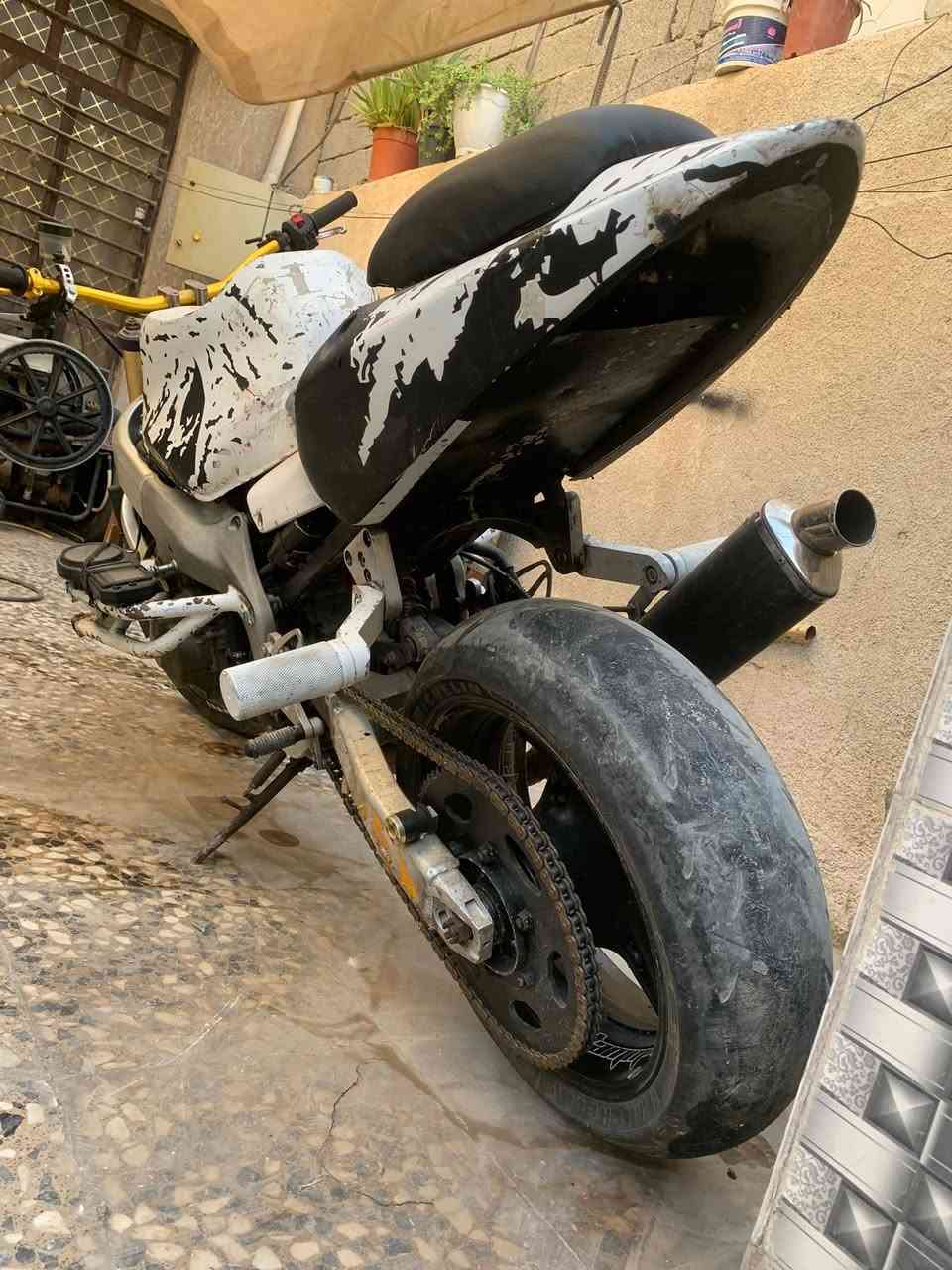 سلام عليكم امفوراي للبيع مستعجل مستعجل مستعجل سعر مليونين 2 بيها مجال اول كصه شغاله نكره بيها نواقص بريكات فقط كفرات كامله مكاني بغداد *********** غير متواجد عل فيس
