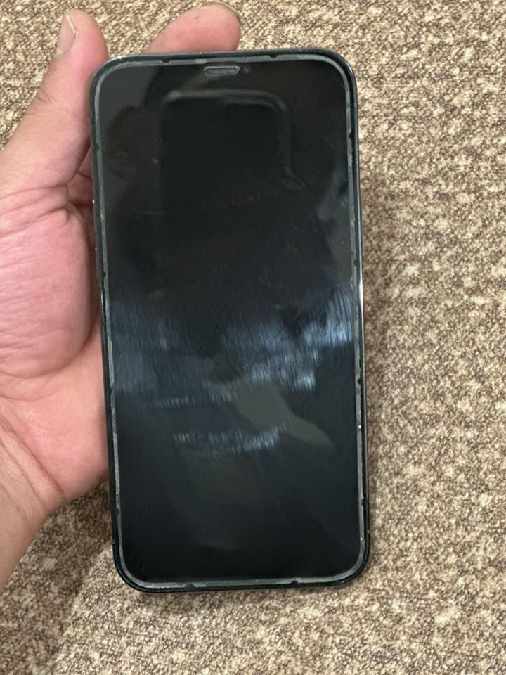 سلام عليكم 

12 pro max 
256
جهاز نضيف ممبدل بي شي 
بطاريه 65 مبدل ضهر و الكامره *1 بيها رجه امرار تجي وامرار تروح 
نجف ***********
سعره 350
