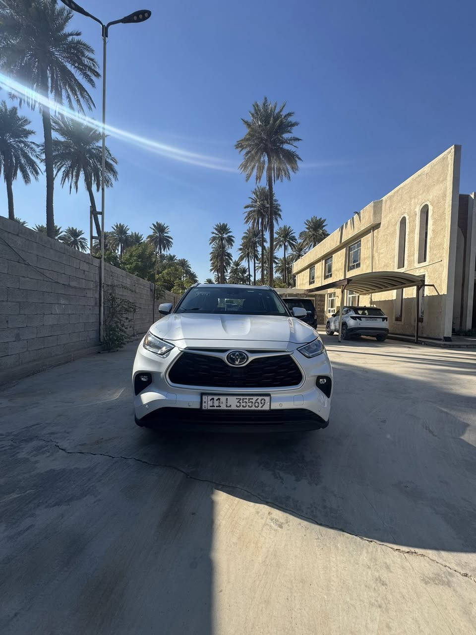 السلام عليكم
تيوتا هايلاندر  GLE 2024 هايبرد 
الكاميرا الخلفية، صندوق كهربائي
مستشعر وقوف، فتحة السقف
بصمة، مثبت السرعة، نوافذ كهربائية
شاشة، مراقبة النقطة العمياء
نظام المفتاح الذكي، أندرويد أوتو
شاحن لاسلكي، كشافات ضباب
فرامل الوقوف الإلكتروني
وضع القيادة، تبريد خلفي
زر التشغيل، المصابيح الأمامية ليد
، AWD نظام بدء التشغيل
أبل كاربلاي، أندرويد أوتو
7 مقاعد،
‏ماشية ٤٧ الف 
سعر ٣٥ الف دولار 
وبيها مجال
للاستفسار :- 

***********
