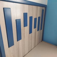 سرير • خشب قوي • تكمه