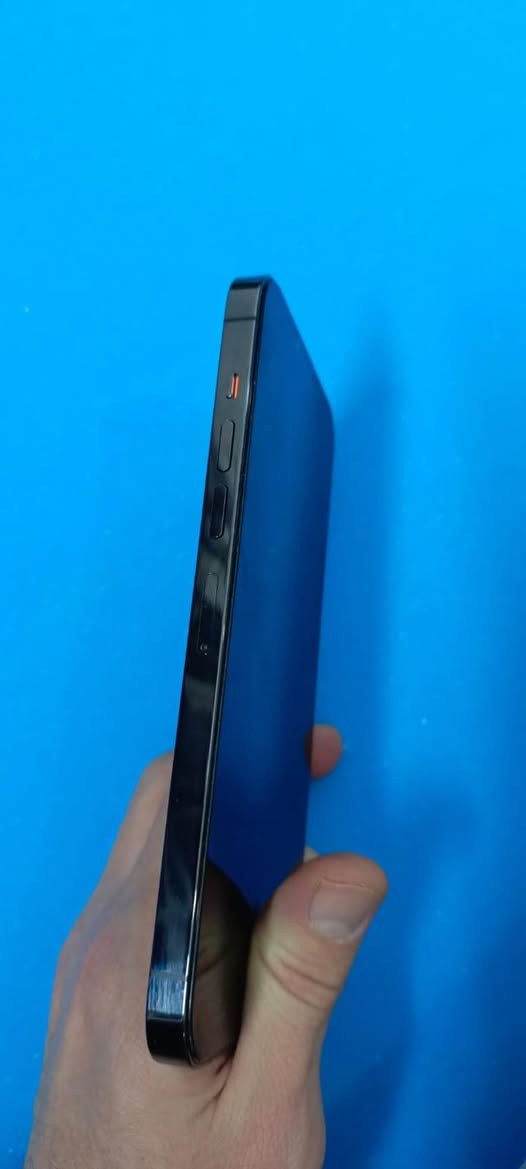 ايفون 13 برو ماكس 
ذاكرة 256 
البطارية 76 
السعر 650
***********
