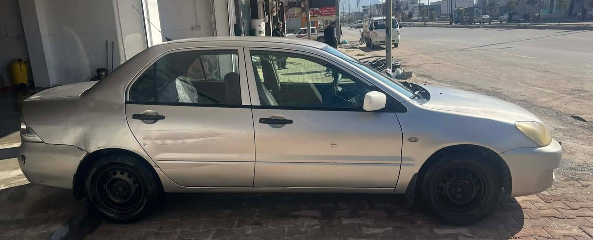 لانسەر مۆدێل ٢٠٠٩ سلڤەر
بێ بۆیاغ ، چەمەلەغی دواوەی لای سەکن کەمێک ناوگرتنی هەیە 
تێبینی:مەکینەی کەمێک دوکەڵی هەیە 
سنەوی تا ٢٠٢٦/٨/٢٥ رەقەمی نوێیە 
نرخی ٧٥ کەمێک معامەلە 
ژمارەی مۆبایل 
*********** رانية, السليمانية
