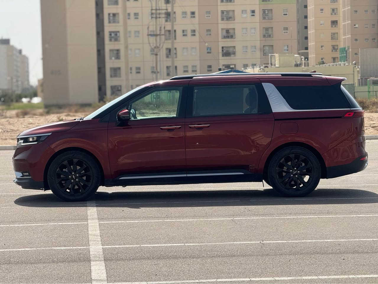 كيا كرنفال SX-Prestige موديل 2024
فول مواصفات – وارد أمريكي

📍 رقم بغداد
📍 الموقع: بغداد – الكرادة شارع 42

🔹 المواصفات:
• محرك V6 سعة 3.5 لتر
• قير أوتوماتيك 8 سرعات
• نظام الدفع الأمامي FWD
• شاشة كبيرة + Apple CarPlay / Android Auto
• كاميرات 360°
• حساسات أمامية وخلفية (سونار)
• رادار + مانع اصطدام
• مثبت سرعة ذكي
• فتحة سقف بانوراما
• بابين جانبيين كهرباء
• باب خلفي كهرباء
• تبريد وتسخين للمقاعد
• مقاعد جلد فخمة
• 3 صفوف مقاعد (7 ركاب)
• شاحن لاسلكي
• تشغيل بصمة
• إضاءة LED كاملة

🔹 المسافة المقطوعة: 1989 ميل فقط

🔹 الضرر:
جاملغ + بنيد وجاملغ خلفي
مصلحات والسيارة بيها بارد وشخوط + السونار موجود 

💰 السعر: 23,900 دولار
بي مجال بسيط للجادين

📞 للاستفسار:
خاص أو واتساب
*********** بغداد, العراق
