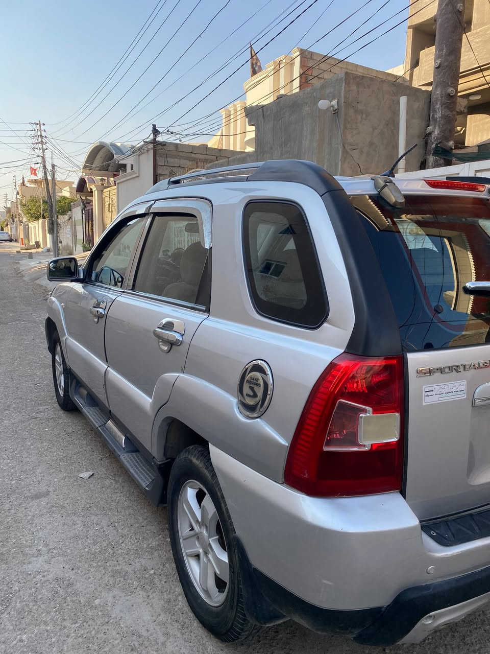 سبورتج ٢٠٠٩ للبيع بيه جاملغ مبدل نفس اللون وباب مصبوغ مع حافة البنيد جهة السايق محرك جديد بدلته قبل كم شهر تدفئة تبريد شاشة وكامرة رقم ديالى السيارة بأسمي موقع السيارة المقدادية السعر ١١٥ للاستفسار الاتصال ***********
