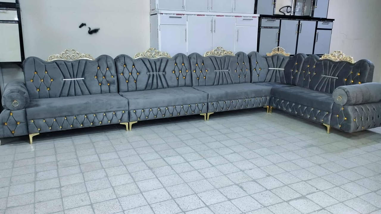 معرض زياد للاثاث المنزلي
ملاحضه ديوان بلاويد اسود ضمانه 10 سنوات حقيقي 
ديوان ابو تاج موديل جديد بلوك اسود تجي تبج فوكه
 ليده كلاسك تخبل 
رجل حديد 
7 مترات 11 مقعد 
سفنج طبي 10 سانتيم 
قماش خاولي درجه اوله 
تكريت شارع الزهور خلف افران الكرخ لستفسار نتصال *********** حمودي
