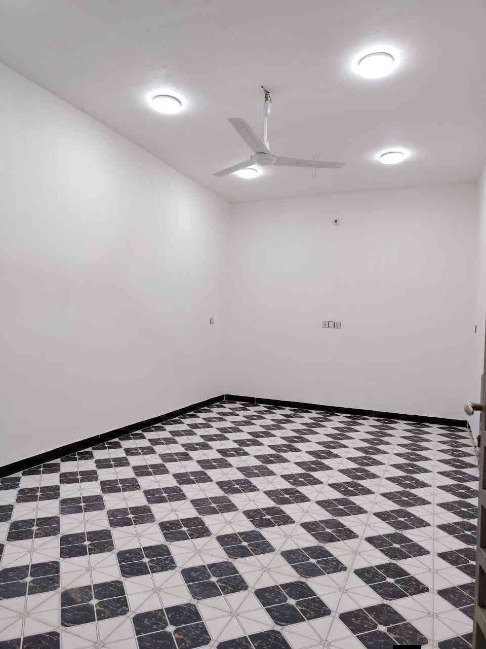 السلام عليكم
  دار للبيع مكان مميز جدا 
طابو زراعي سند ٢٥
نوع البناء طابوق السقف عكاده
العنوان / /بابل المدحتية المعاره طريق الزوار شارع سيد سهيل الثاني 
المساحة//٢٣٠متر
الواجه ٨متر
خدمات كامله من ماء وكهرباء التبليط قريب جداً 
السعر/٦٣وبي مجال
تفاصيل البيت طابق واحد 
استقبال 
صاله 
عدد٢
مطبخ 
منور خلفي طارمه
مجمع صحيات داخليه وخارجيه
طارمه
السطح كامل فرشي
تحويل البيت ثاني يوم بعد الشراء 
بناء حديث 
عرض الشارع ٨متر
للاستفسار
مراجعة  مكتب دلالية وائل الهندي 
***********ابو علي
***********وائل الهندي
مكتب دلالية وائل الهندي بابل المدحتيه الحمزه الغربي ع شارع 60 قرب سلوان ابو الكاشي مقابيل فرع علي قماره
