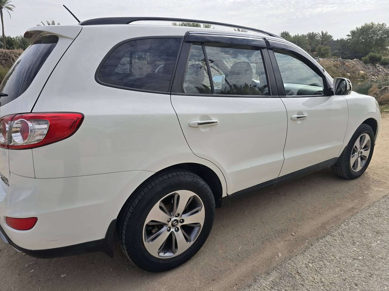 السلام عليكم سنتافي2012 خليجي
فول مواصفات 1/1
فتحة سلايد
بصمة
3 قطع تبريد 

كامرة خلفية 
تحكمات كراسي كهرباء 
تحكمات ستيرن 
محرك السيارة 6سلند
كفاله ماعده قطعه وحده فقط
رقم مو ميز نجف 
مكاني نجف مشخاب   
رقم ***********
سعر خاص سياره احله من الصور
