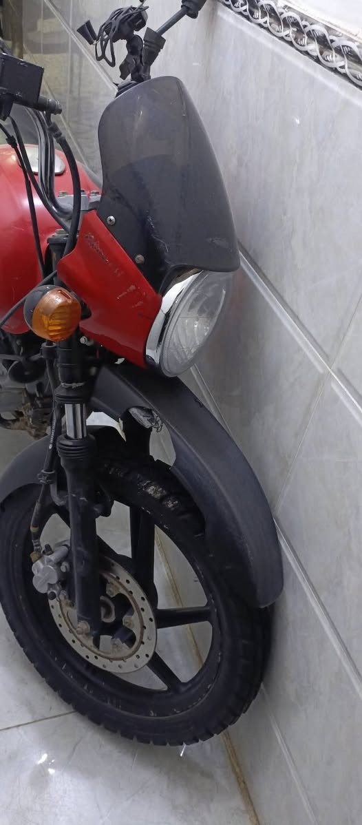 السلام عليكم 
بوكسر 21 للبيع اوراق كامله السعر مليون وميه مكاني الشعب 
***********اتصال 
***********واتساب
