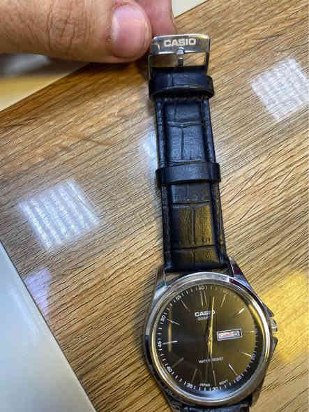 السلام عليكم 
ساعه كاسيو اؤتوماتيك ياباني 
نظيفه وشغاله 
سعره : 25 الف 
مكاني بغداد بلديات 
رقمي : ***********
توصيل موجود بغداد و محافظات بغداد
