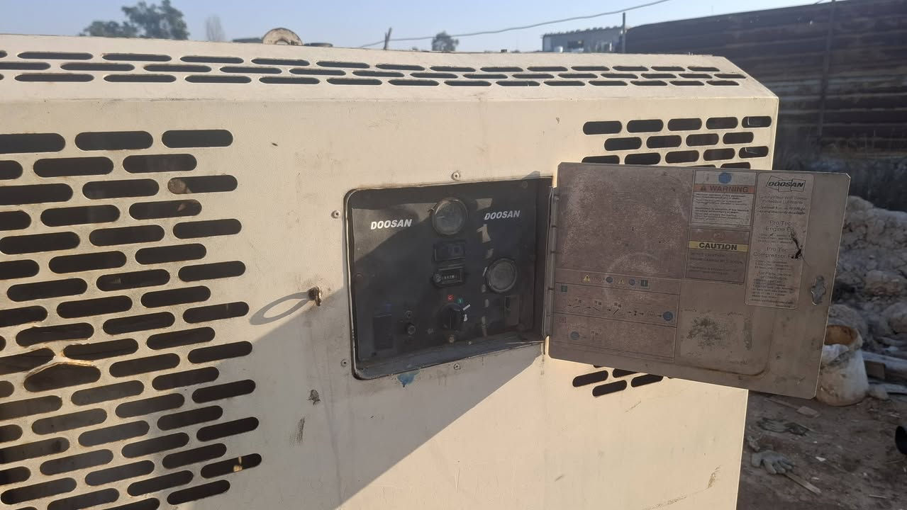 ظاغطه هواء مكينه كمز ٤ سلندر حجم ٣٧٥ السعر ٧٥ الهاتف ***********
