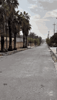 دار للايجار تجاري في حي النور بل قرب من  جامع ذي النورين (ملاين النور) المساحه 1250متر  يحتوي حديقه  600متر ومكون من 3طوابق ويحتوي على 14 غرفه ويحتوي على منظومه اطفاء موزعة على جميع الغرف وطخم سبالت كامل علماً ان الدار ركن وله 3مداخل رئيسية.
يصلح مدرسة او منظمة 
للاستفار مراجعه مكتب النجاه او الاتصال على الارقام 
***********
***********
***********
***********
