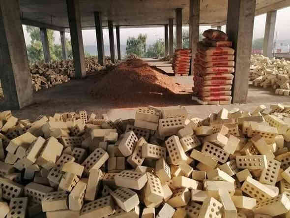 السلام عليكم 

  ونج بانزين (نحاله)
 مستعدون للتصعيد وتنزيل كافه مواد البناء في كل محافظات طابوك رمل سمنت شتايكر فرمستان فرشي تراب جص مرمر كاشي بورسلين بلاك زميج سيراميك من طابق اول اله طابق العاشر بسعار مناسبه مبايل ***********بي واتساب ***********والله يرزق الجميع اخوكم ابو كاظم
