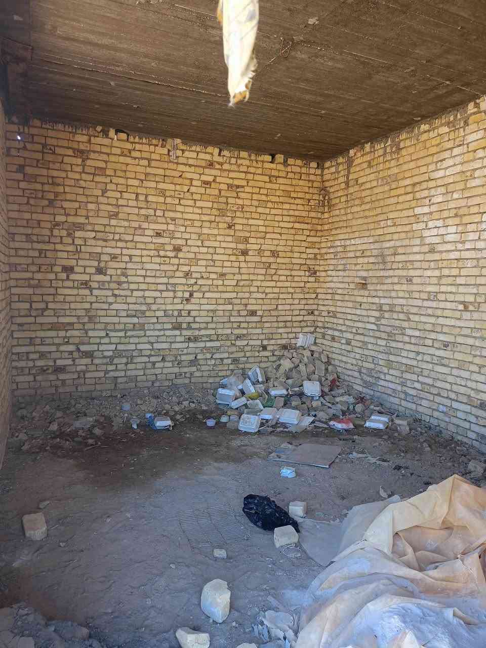 هيكل زراعي للبيع مساحة 200متر ثالث بيت عن الشارع العام يتكون من غرفتين وديوانية ومطبخ وصالة ومنور وحمام داخلي ناحية سديناوية نهايت السايدين السعر 80
للاستفسار ***********
