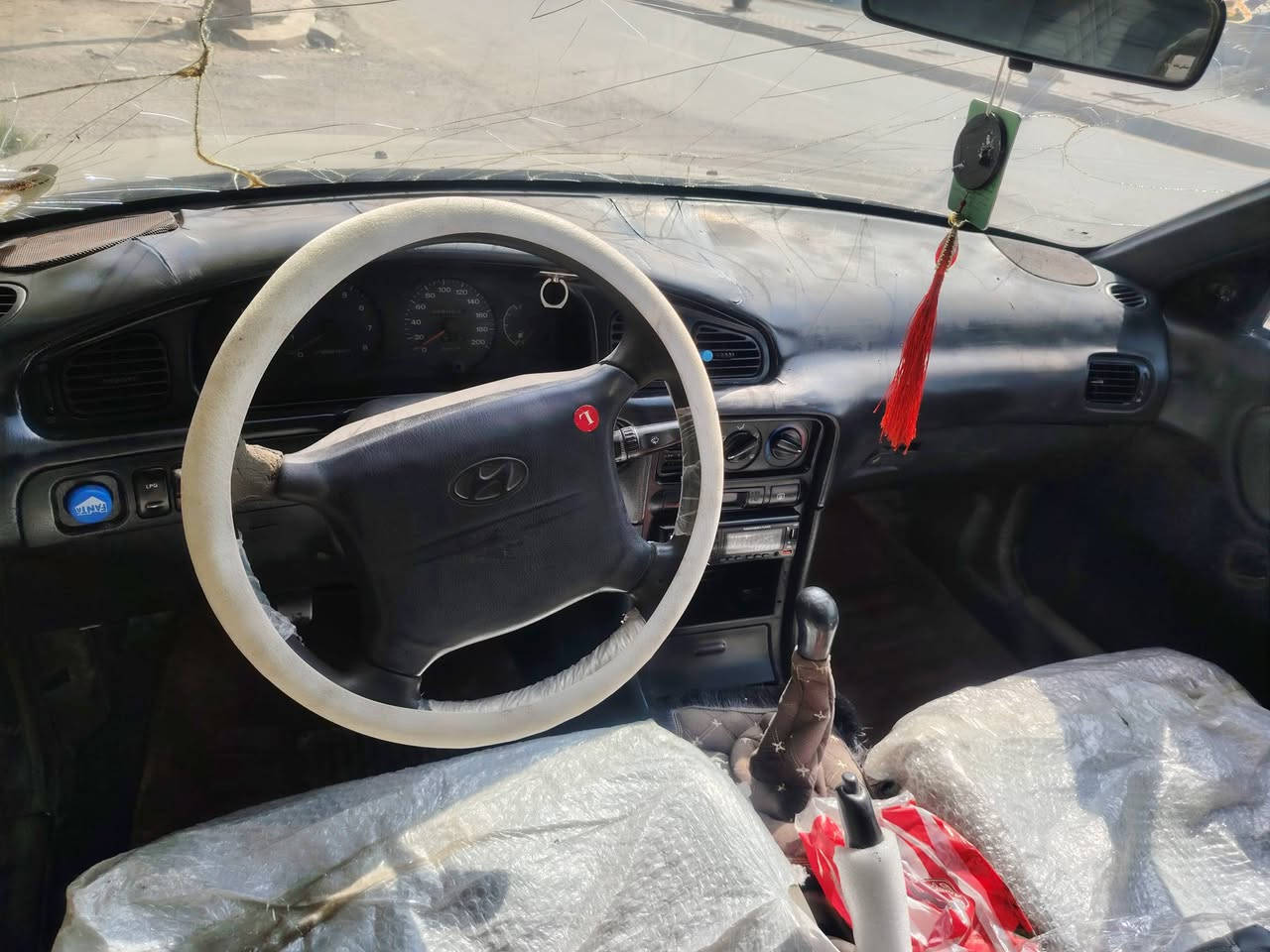 السلام عليكم للبيع او مراوس حسب القناعه سياره سوناتا موديل 2000 كير محرك شرط رقم فحص صلاح الدين بدون وكاله وتحويل صدر جديد لايت عالي ناصي مسجل 4 سماعات جدد باور شغال ماسحات شغال اسياره جاهزه وحيل حلوه ومال جناي ماتصرف عليهه ربع اسعر18  مكاني الشركاط @ ***********
