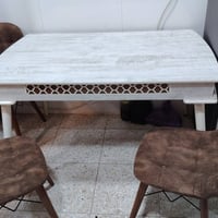 ميز طعام • ٦ كراسي • خشب نظيف