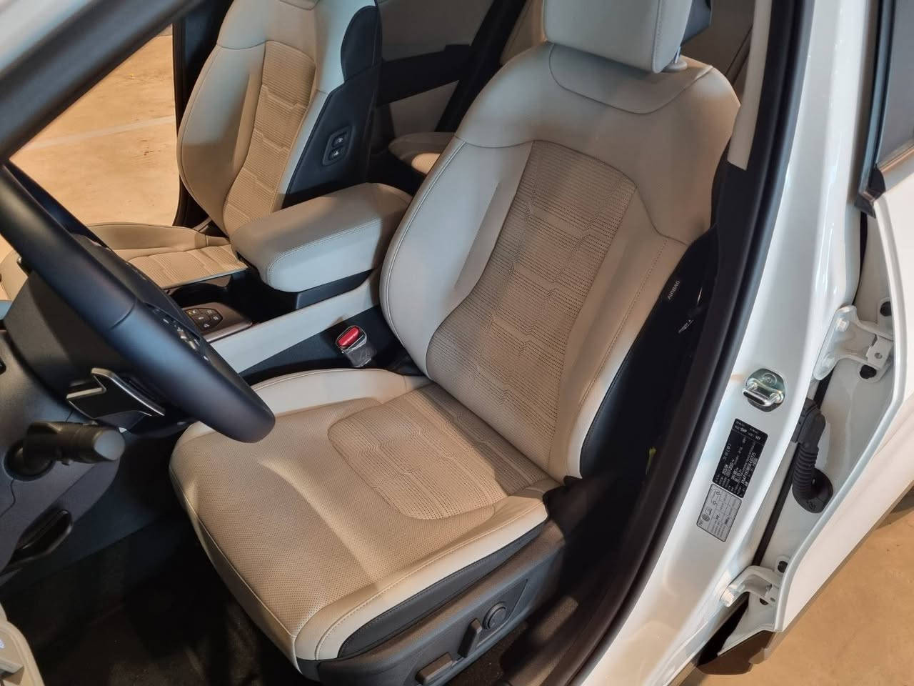 #KiaSportage 🔥

Model 2025🔥

4.000km🔥

1600cc🔥

المواصفات / Options:

•كاميرا 360
360Camera 

• شاشة تاتش كبيرة مع نظام ملاحة / Big Touchscreen with Navigation

• كاميرا خلفية + حساسات ركن أمامية وخلفية / Rear Camera + Front & Rear Parking Sensors

•شاشه العرض الأمامية
Hud display 

• بلوتوث + USB + Apple CarPlay & Android Auto

• كروز كنترول / Cruise Control

• تكييف أوتوماتيك ثنائي التحكم / Dual Zone Auto A/C

• جنوط سبور أصلية / Original Sport Alloy Wheels

• إضاءة LED أمامية وخلفية / Full LED Lights

• مقاعد قماش فاخرة / Premium Fabric Seats

• دخول وتشغيل بدون مفتاح / Keyless Entry & Start

• عجلة قيادة متعددة الوظائف / Multi-Function Steering Wheel

 
• مرايات كهرباء قابلة للطي / Electric Folding Mirrors

العربيه تعاقد وجاهزه علي الشحن 🚢

 ☎️للتواصل فون 
01061040555

لتفاصيل علي الواتساب
 https://wa.me/201061040555

#KiaSportage2025 
#car2025
#عربيات
#كورياالجنوبية
#cars 
#sportage


**إذا كنت صاحب هذا الإعلان وتريد حذفه لأي سبب، رجاءا أرسل رسالة إلى الدعم الفني**