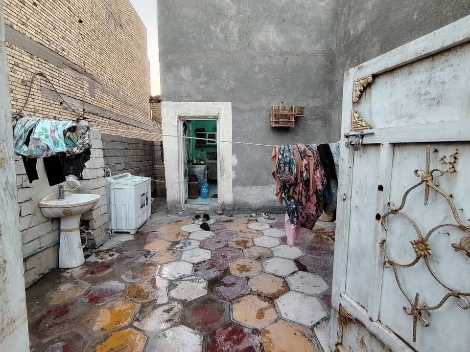 للبيع
ثلاثة بيوت للبيع في موقع ممتاز يصلح للسكن والاستثمار.

📍 العنوان: الفرهة على الشط، قرب مركز شرطة الإسماعيلية، مقابل إسالة الماء، 

📐 التفاصيل:

🔹 البيت الأمامي بمساحة 120 متر.

🔹 يوجد مشتملان، خلف البيت الامامي.

🔹 العقار طابو صرف، وتحويل الملكية يتم ثاني يوم باسم المشتري.

💰 الوارد الشهري من الإيجار: 400 ألف دينار.

 للأستفسار 
 ***********
