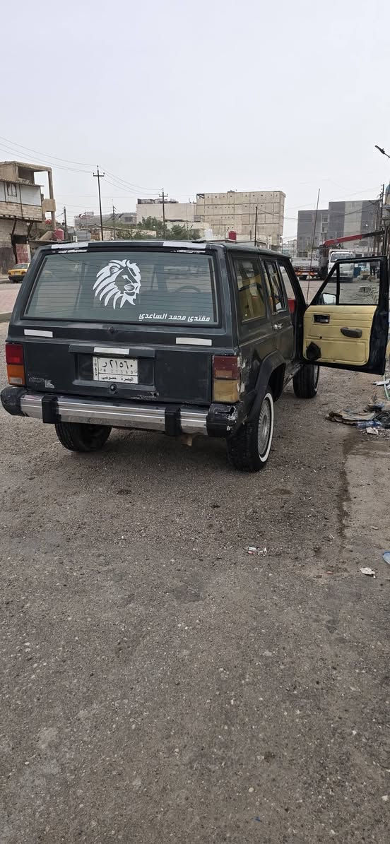 السلام عليكم  جيب شيروكي شخاطه
مكينه وكير 3000 بل كارتون مكينه قبل شهرين من بدلته هيه وتفرعاتهه كامله وكيرها يخبل حداديه جديده تخم تاير جديد كهربايات مسوي ادامه كامله اكسل قبل سبوعين من بدلته مال سيدان جام الكدام كهرباء ول وره جوبي مضخم صوت جديد سماعات كبار حلوات سياره جاهزه القماره عمرتهه كلهه  عوزهه بس صبخ ول شراي انه بخدمته سعرها ٢٨ وبيه مجال حك الجيه 
موبايل.   ***********
