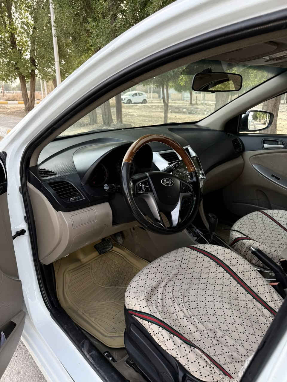 السلام عليكم للبيع اكسنت خليجي 2016 مكينه1600 السياره مكفوله من الصبغ والتبديل ماشيه 158الف حقيقي رقم بابل  تحويل مباشر  السعر 120 وبيه مجال مكانها الحله مركز المدينه***********
