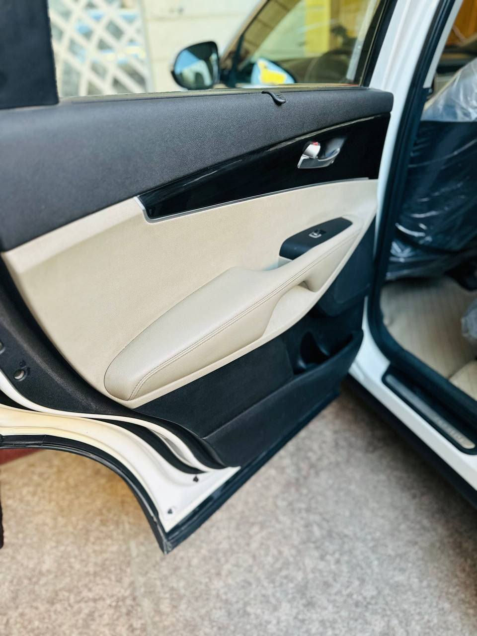 سيارة سورينتو 2019 شكل ال20
6 سلندر محرك 3600 سبعه راكب كشنات جلد وارد خليجي شاشة كبيرة المري الجانبي شفط كهربائي كشنات الأمامية كهربائية 4 أنظمة قيادة هند بريك دكمة شحن وايرلس صندوق كهربائي  فول مواصفات ما عدا الفتحة سيارة نضيفة كلش  السيارة بيها  بارد بلباب الخلف السائق  و بلباب الخلف الايمن مسحوب كارت قطعة صغيرة فقط  رقم بصرة السيارة 
الشراي يتصل على الرقم 
***********
