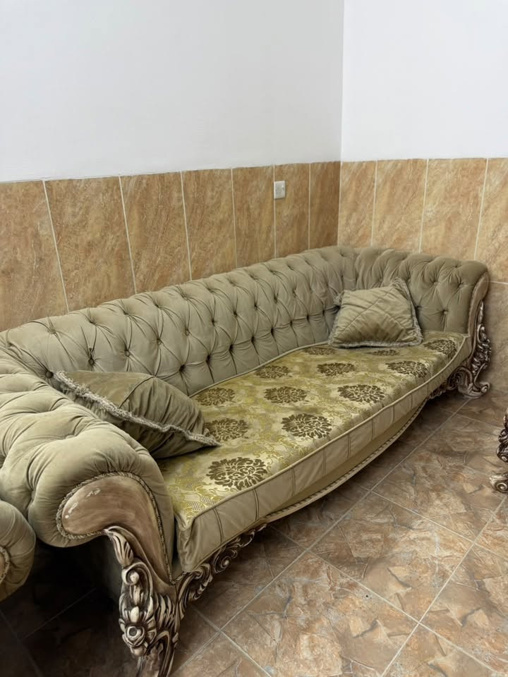 سلام عليكم
تخم للبيع
بي  بعض الاضرار لان متروك 
وبس القنفة الاخيرة رجل وحدة مكسورة 
قيم سعرة وارسلي على الخاص 
العنوان اربيل - زانكو 99


**إذا كنت صاحب هذا الإعلان وتريد حذفه لأي سبب، رجاءا أرسل رسالة إلى الدعم الفني**
