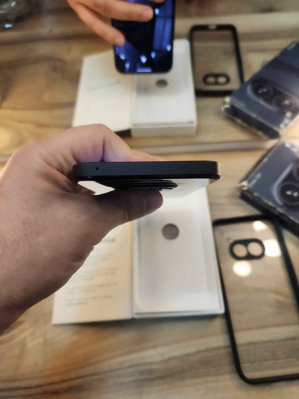 ناثنك فون 2 
نضافه 100 مكفول مابي ولا خدش 
استخدام قليل اخو الجديد 
ذاكره 128 
السعر ٢٧٥ الف 
بيع او مراوس 
عنوان بغداد البياع 
*********** بغداد, العراق
