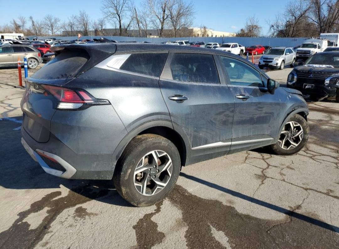 Kia Sportage 2025 LX سبورتج 2025 – فل مواصفات
🔹 الموديل: 2025
🔹 الفئة: LX
🔹 المحرك: 2.5 لتر 4 سلندر – اقتصادي وقوي
🔹 القير: أوتوماتيك
🔹 الدفع: أمامي (FWD)
🔹 شاشة حديثة + نظام معلومات متطور
🔹 كاميرا خلفية + حساسات
🔹 تحكم بالمقود + بلوتوث
🔹 نظام أمان متكامل (ABS + Airbags)
🔹 تصميم عصري وشبابي من الداخل والخارج
📌 السيارة وارد أمريكا (مزاد)، بيها ضرر خفيف من الأمام قابل للتصليح بسهولة
💰 السعر بيع مباشر من أمريكا: 75 ورقة فقط 💰
📍 موقع مكتبنا: تكريت – نرتبلك الشحن والاستلام خطوة بخطوة بكل مصداقية
✔️ نضمن لك الإجراءات من الشراء لحد الاستلام
✔️ إمكانية حجز السيارة باسمك رسمي
✔️ نتابع وياك لحد ما تستلمها بالميناء
📞 للاستفسار والحجز راسلنا خاص أو اتصل بينا


**إذا كنت صاحب هذا الإعلان وتريد حذفه لأي سبب، رجاءا أرسل رسالة إلى الدعم الفني**