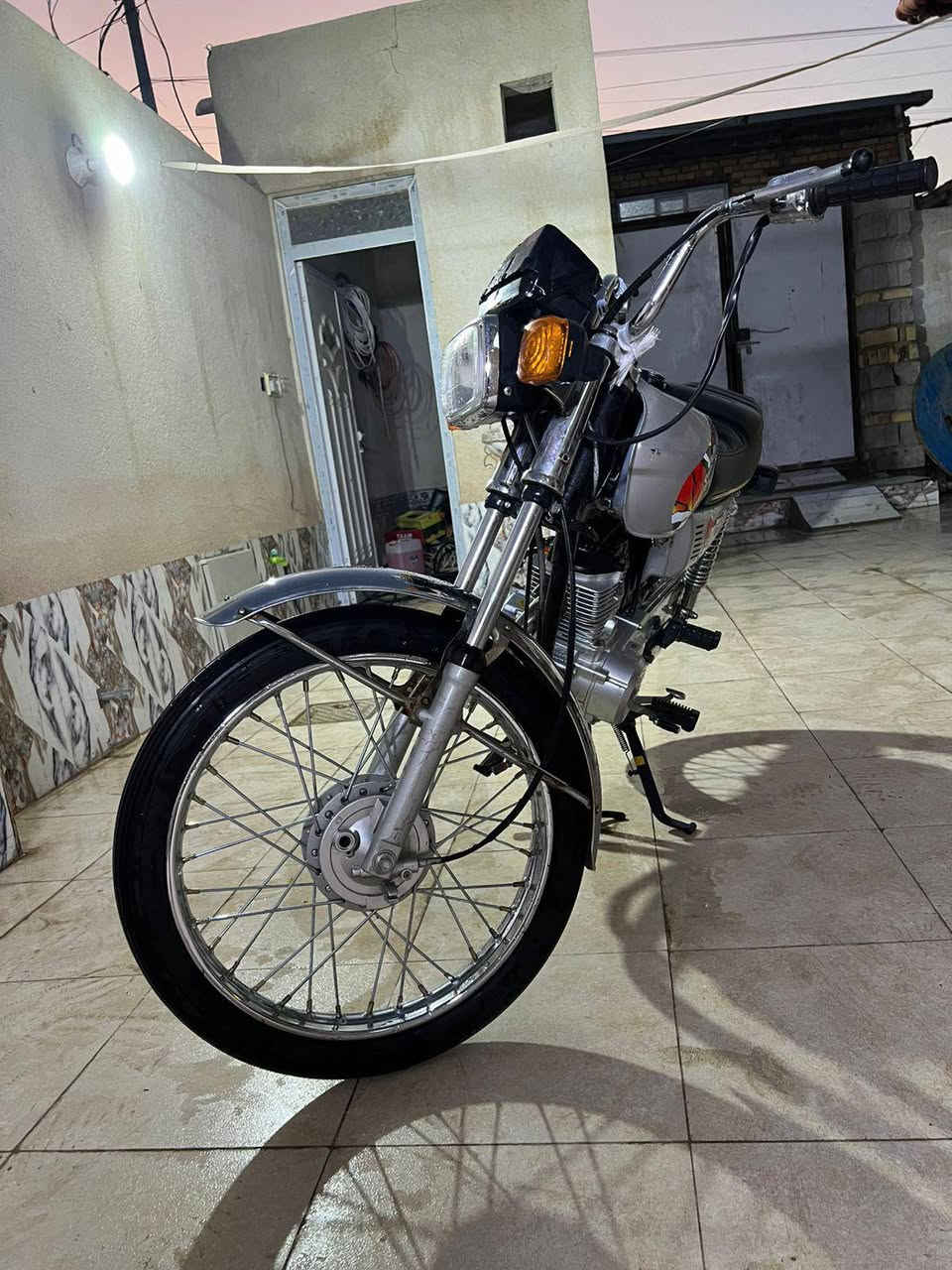 السلام عليكم دراجه للبيع صارلها شهرين معمره مكينه سيجي نامه مامفتوح حتى تفيلس مامفيلسه شاصي نامه شلامجه 20 (كلك)  السعر 800 وبيها مجال المكان ناصريه مركز
للتواصل ***********
