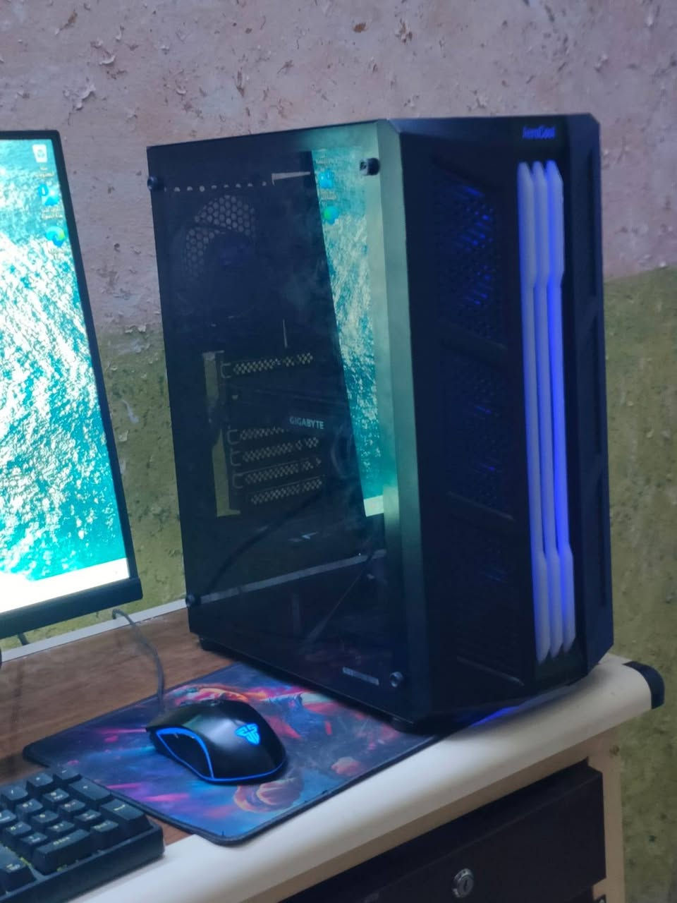 🔹 CPU: Ryzen 5 3600X (6 Cores / 12 Threads)
🔹 GPU: GTX 1660 SUPER 6GB
🔹 RAM: 16GB DDR4
🔹 SSD: 128GB M.2
🔹 HDD: 1TB
🔹 OS: Windows 11
✅ مناسب لـ PUBG, Warzone, Valorant, CS2, GTA V وغيرها
✅ أداء ممتاز على دقة 1080p
✅ الجهاز نظيف وشغال بدون مشاكل
✅ إقلاع سريع وتحميل ألعاب أسرع بفضل SSD M.2
💰 السعر: 600,000 دينار
📍 بغداد
📞 ***********
للاستفسار أو الحجز يرجى الاتصال أو المراسلة على الرقم أعلاه.
