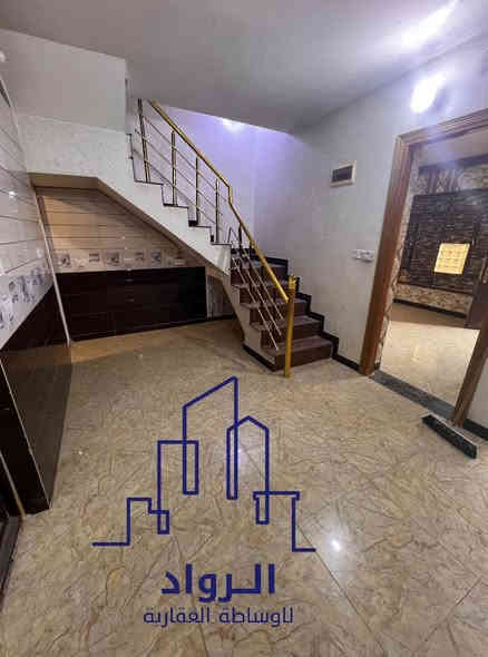 #للايجار_في_السيدية 
دار سكني مساحة 50 متر مدخلين

يحتوي على غرفتين نوم وصالة ومطبخ وخدمات 

الايجار 750 الف 

للاستفسار ***********
