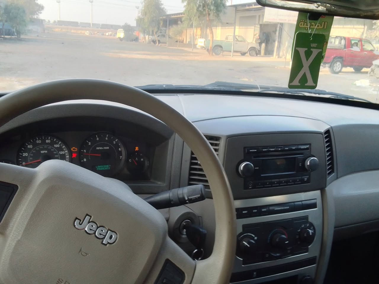 جيب لاريدو2006  انبارصبغ 3قطع سياره جديده بمعنئ الكلمه فور ويل بيها نقص دبل خلفي فقط لباقي جاهزه تحويل مباشر صاحبها يريد يحول سعر 93 مراوس بكوري حسب قناعه نقد فقط أو مراوس مكانها هيت ***********
