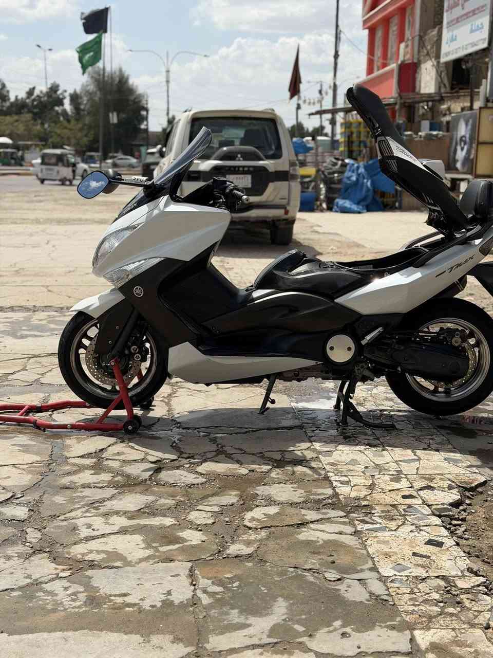 السلام عليكم شباب ٢٠١١ وايت ماكس للبيع كفالة عامة جيب وياك الف فيتر وفحص الدراجه على مزاد اليابان نازله من كلشي وكلاشي بيه كلج رياضي وكلجه لبلادي موجود وتخم تاير جديد مكاني الشعله الشراي يتصل ***********
