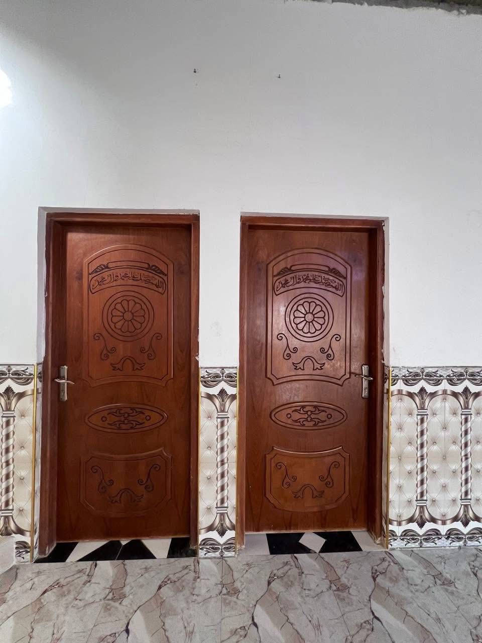 هذا البيت يمتاز بمساحة 600م
مساحة البناء :: 300م
وقف سني مسجل اصولي #سنوياً 100الف
إبي الخصيب - باب طويل - شارع سيد عوده
#السعر :: 80مليون قابل للتفاوض.
واجهة البيت شارع تبليط 10م والخلف نهر واسع ونضيف
#يحتوي :: كراج واسع مع حديقة مع منور محيط البيت 
مدخل كلدور ومدخل مطبخ إضافة إلى صالة واسعة جداً
موزع الغرف معزول عن الصالة / مع غرفتين منام .
صحيات داخلية وخارجية / اساس وسقف كونكريت .
#للأستفسار :: ***********
