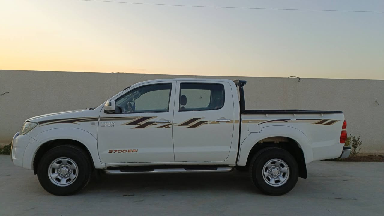 السلام عليكم بيكم 2009 فور ويل رقم اربيل سنوية لحد 2030 مكينه مجفته حدادية تبريد تدفئه كهربائيات كله شغال وبيه منظومة غاز 
بس بيه شوية صبغ بالقمارة من فوك ماعدا التكم السعر 170 ورقه ‏‪***********‬‏
