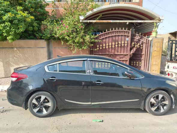 السلام عليكم سيراتو خليجي 2017 
فول ١/١   لون اسود 
محرك 2000 دووش 

( فتحة ـ بصمة - تبريد وتدفئة قطعتين ـ تبريد وتدفئة كشنات - مري شفط - خزن ميموري ـ كرسي كهرباء ـ اشارة ترحيب ـ بيها شفتات كير ايضا ـ تحكمات ستيرن ـ شاشه اعطال واندرويد ـ مثبت سرعه ـ صندوق ذكي فتح عن بعد  كل مواصفات الفول بيها مابيها كل نقص )

* فقط يرادلها صبغ حزام بسبب جراد اللون ولتتصل تكطع سعر ب الاتصال تعال شوف وبيك خير وادلل 

للاستفسار *********** بغداد
