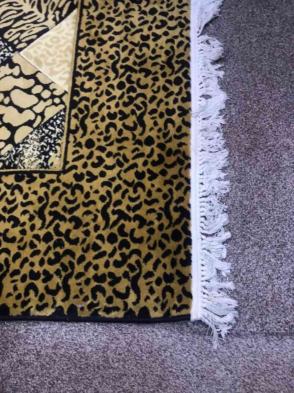 للبيع زوليه تركي قياس 3في4 
نظيفه جدا 
مكان بغداد الجديده بالسكينه


**إذا كنت صاحب هذا الإعلان وتريد حذفه لأي سبب، رجاءا أرسل رسالة إلى الدعم الفني**