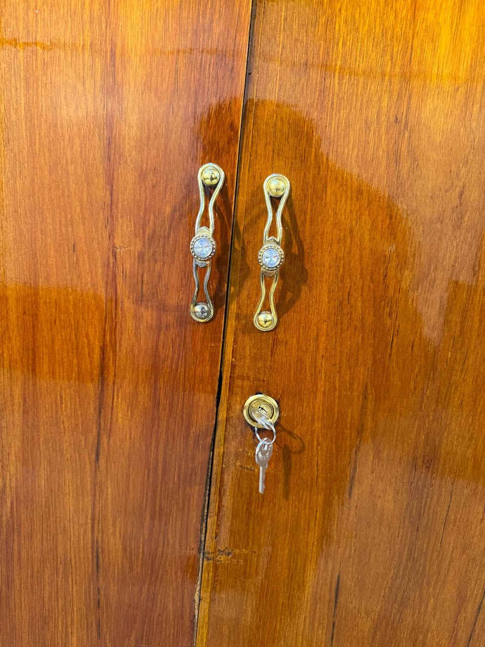 السلام عليكم معرض الشويلي لنجاره والأثاث 
غرفه 6 وملحق صاج داخل وخارج الظهر جرجوبه
صاج شغل ثقيل جدا جدا نظيفه اخت الجديده استعمال قليل الغرفه  صاج الوجه 5 ملم وداخل أبيض 4ملم 
 للحجز والاستفسار علئ الرقم او واتساب (***********) ( *********** )
يوجد توصيل جميع المحافظات
العنوان بغداد الامين ثانيه
