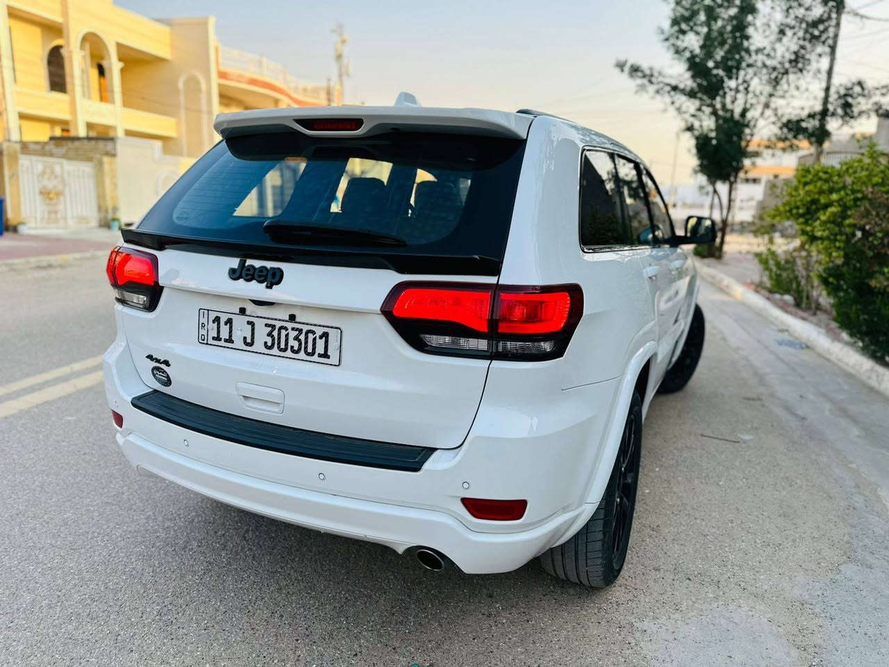 السلام عليكم
جيب ٢٠٢٠ بلاك توب 
فول واحد عل واحد 
رقم بغداد مميز وبأسمي 
ماشيه 70الف 
فتحه سقف 
بصمه 
رادار
شاشه كبيره وكامير خلفيه 
جنطه كهرباء 
تشغيل عن بعد
توقف ذاتي  
كشنات جلد وكهرباء وتدفئه 
وباقي الموصفات المعروفه 
السياره نضيفه وجاهزه 
بيه صبغ جاملغ وبنبد وباب رش 
السعر ٢٠٥ وبيه مجال 
الاستفسار ***********
