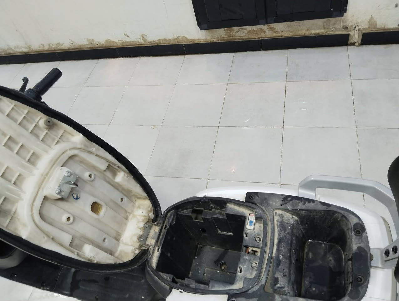 سلام عليكم.       عيد سعيد للجميع.   دراجه شحنه بوليس 2025. ماشيه 45 او 50 الف العنوان بابل حي صحه قرب الكورنيش 500الف بي مجال للاستفسار.                     ***********.                         ***********.
