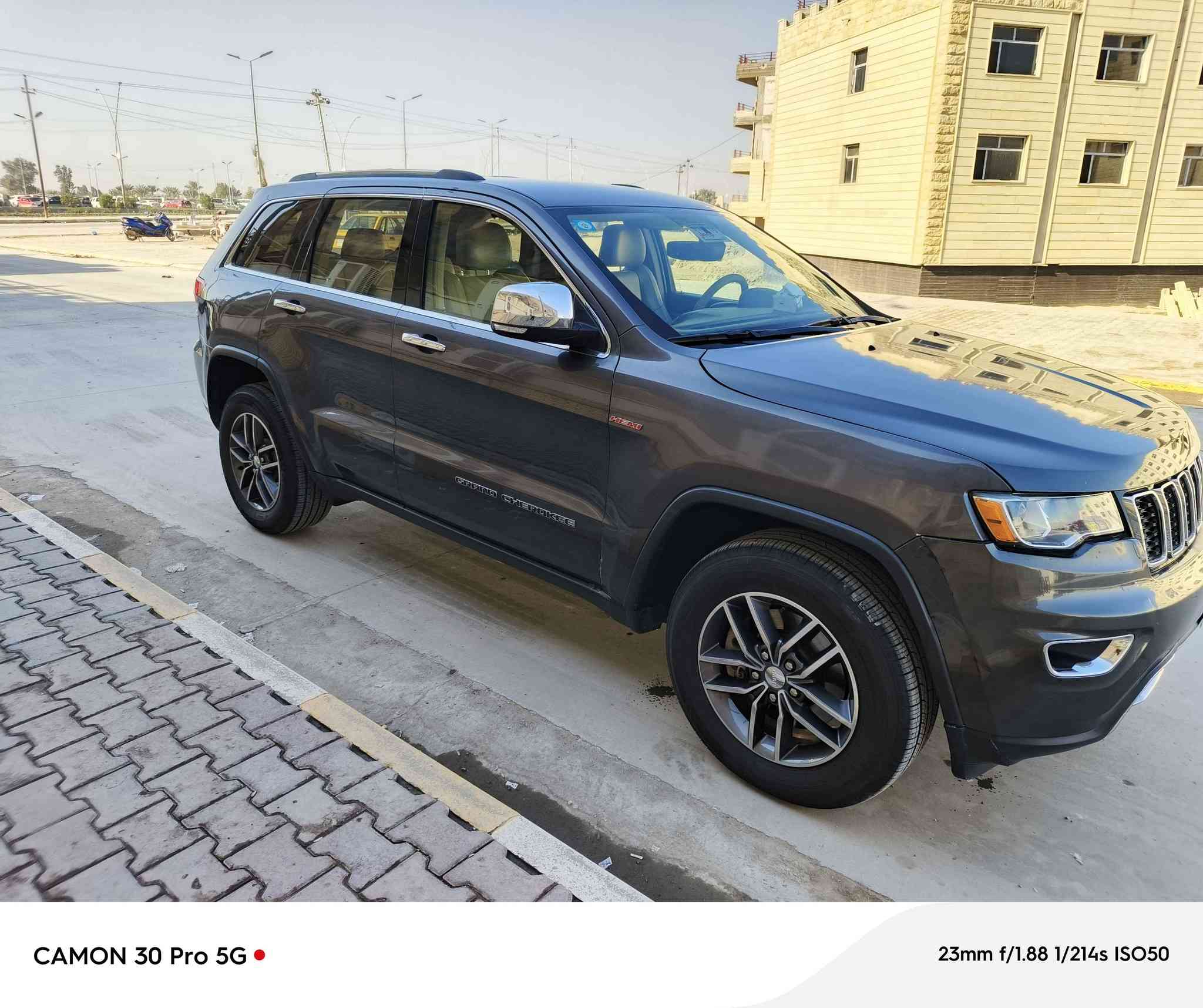 السلام عليكم 
جيب كراند شيروكي امريكي
فئة ليمتد 
موديل 2017
محرك هيمي 5700
حادثهه بنيد فقط مبدل و الجاملغ نضرب بلعراق و نصبغ
موجود تقرير الحادث ملف pdf عل رقم الواتس اب 
السعر 188 ورقه و بيهه مجال 
*********** دهل اوران, واسط
