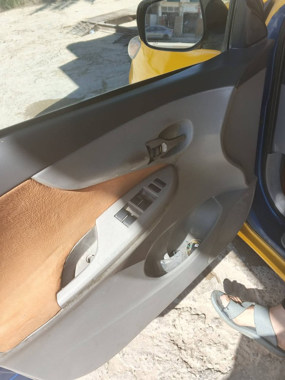 سلام عليكم بيع مستعجل كورلا 2013امريكي ضررجاملغ امامي وخلفي محرك كيرصدركهرباء كلهه شرط تبريدكفاله عامه رقم بغداد سعر 100وبيهه مجال للاستفسار ***********
