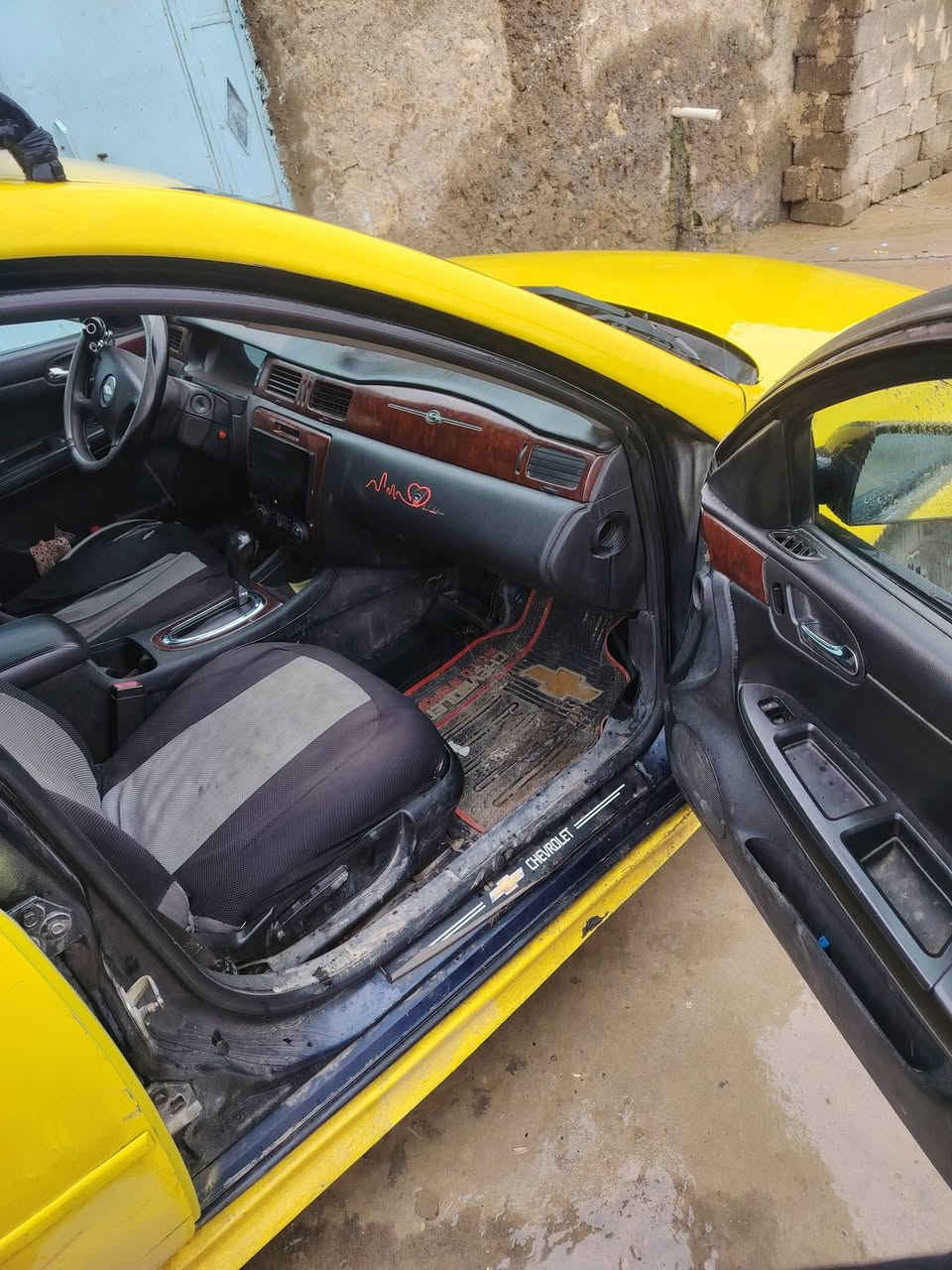 سلام عليكم سياره اباله للبيع 
الموديل/10
الماكينه مابي شي
ضرار مابي ابد
6سلندر
مراوسه او اوبترا او النترا الرقم
***********
