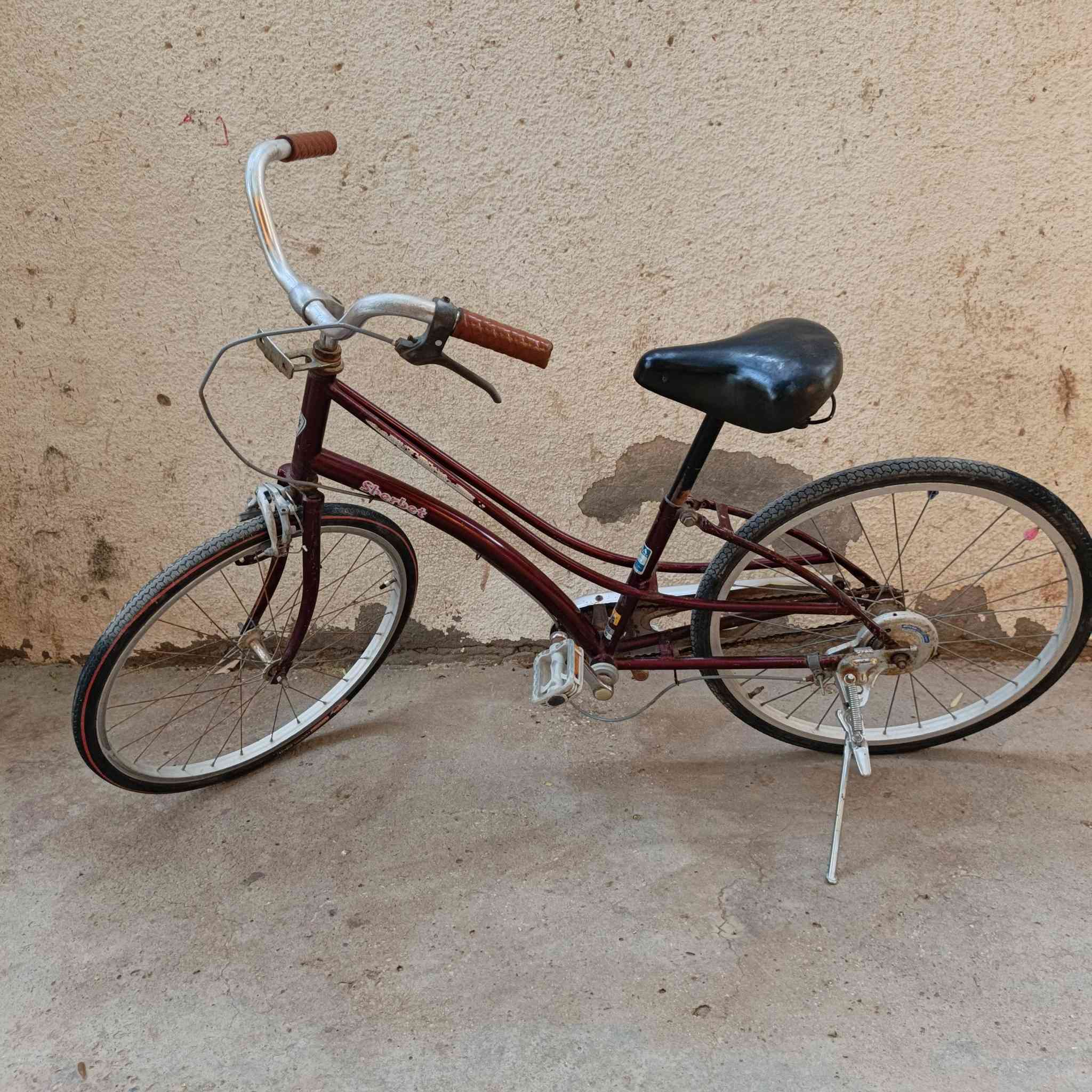 سلام عليكم للبيع بايسكل ياباني أخو الجديد السعر 50 ألف وبي مجال مكاني حله ابي غرق رقم الهاتف ***********
