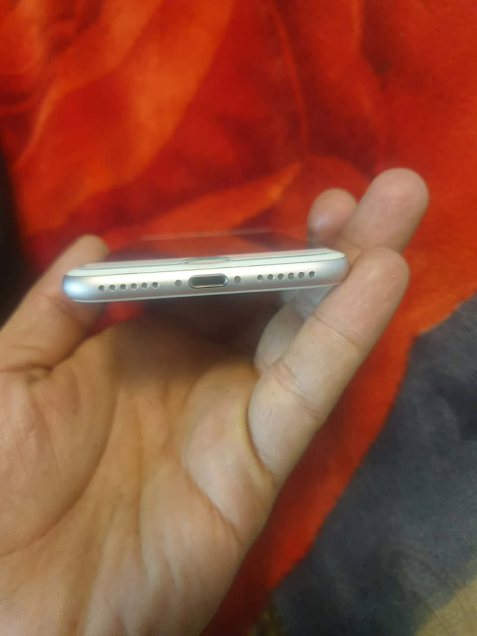 ايفون ٧ عادي ١٢٨ بطاريه ٧٠ ممبدل بي اي شي مكفول كله شغال بصمه سريعه كلشي مابي مكاني كاظمية ١٠٠ الف
