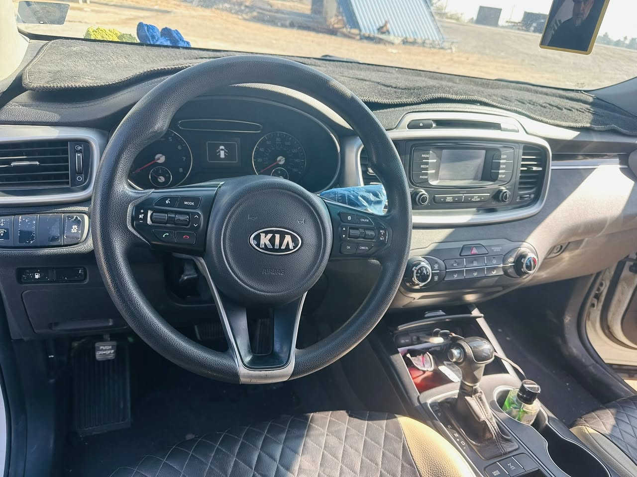 سلام عليكم 
سورنتو 2017 وارد أمريكي سونار مرفق بل صور 
6سلندر  رقم ديالى بسمي تحويل ثاني يوم 
السعر 185 وبيها مجال 
هـ ***********
