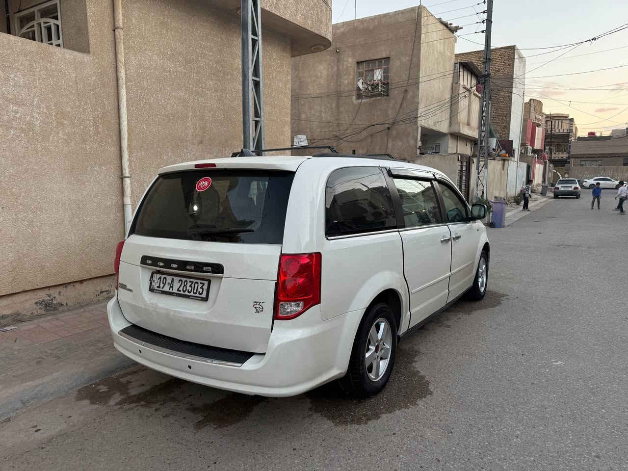 سلام عليكم لبيع دوج كرفان موديل 2012
محرك 3.600 مكينه وكير خير من الله عليه ادامه كامله راديترات جدد تخم تاير وجام كله كهرباء وزعانف ونظام ايكو   السياره جديده ما ماناقصه شي بيه 3قطع مالطخات مو ضربه قويه داخله  كلين السياره البيبان ميكانيك شاشه كبيره منضومه زينون السياره رقمه كربلاء الجديد السياره عدي وكاله وصاحبه موجود سعر السياره 123 وبيه مجال 
رقم الهاتف *********** ابو مصطفى عنوان كربلاء
