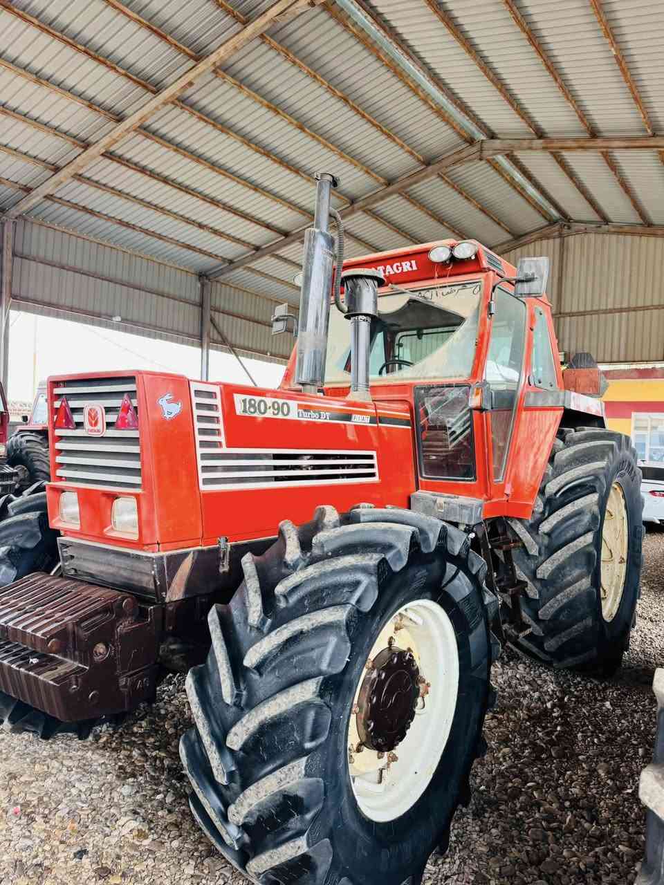 السلام عليكم مكينه موديل 1995حجم 180:90 بعده وضع شركه تخم تاير مال شركه  مكان واسط الزبيدية 
***********
